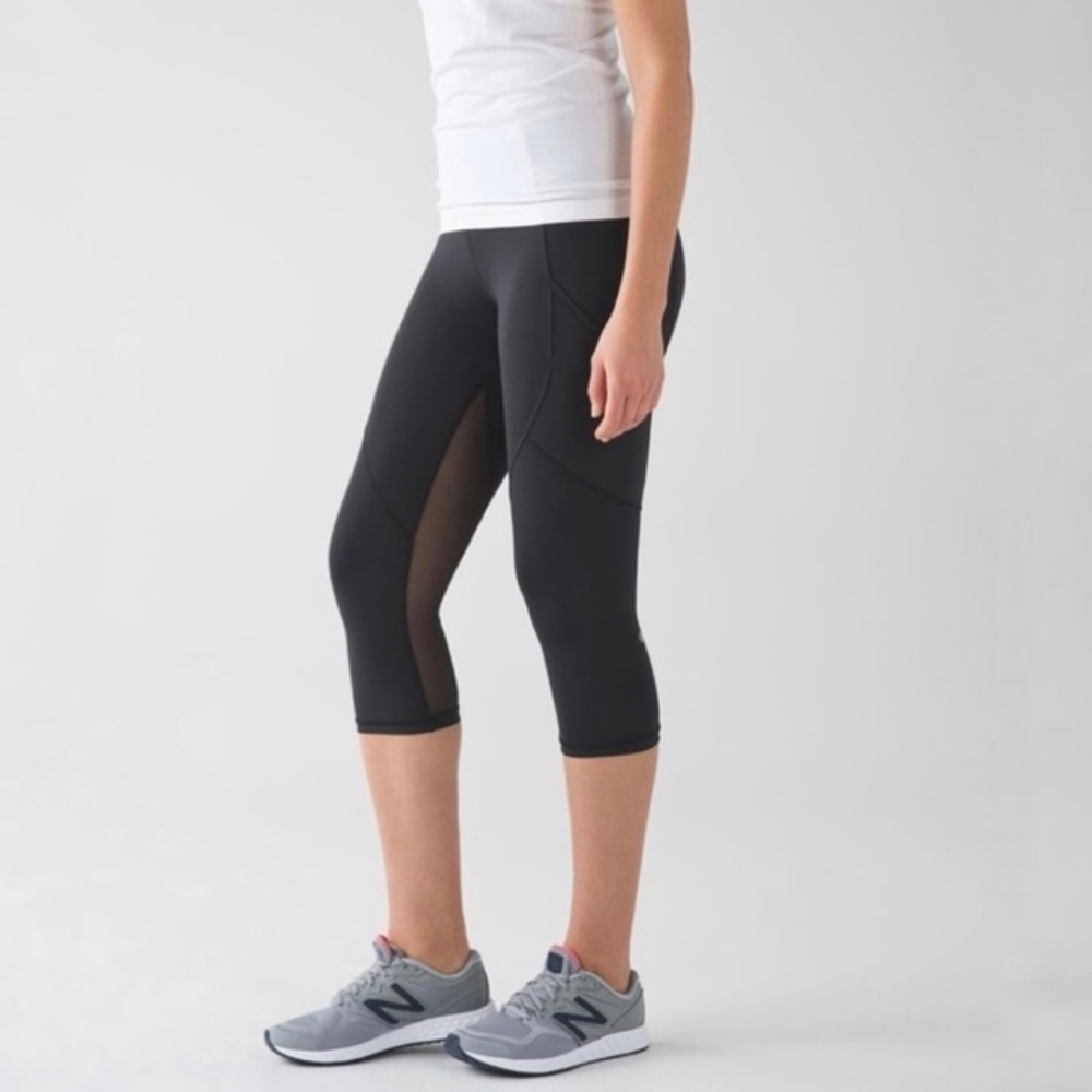 Lululemon Outrun‎ 17" Crop Black